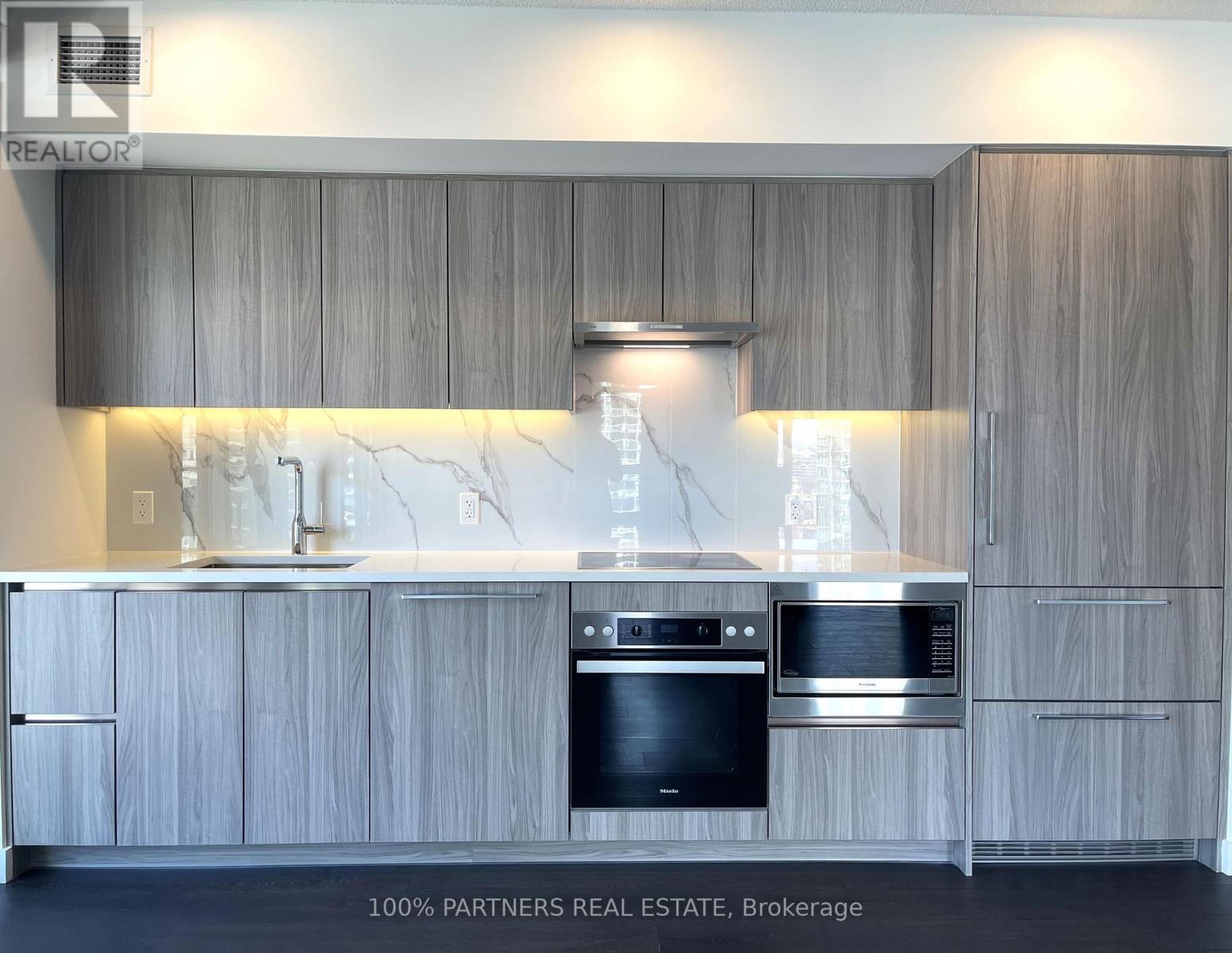 2103 - 1 Concord Cityplace Way, Toronto, Ontario  M5V 0X3 - Photo 3 - C13579262