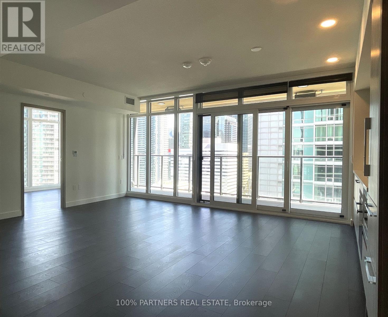 2103 - 1 Concord Cityplace Way, Toronto, Ontario  M5V 0X3 - Photo 2 - C13579262