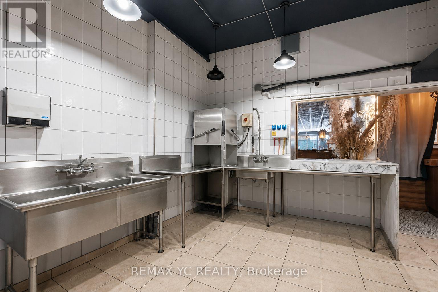 217 Ossington Avenue, Toronto, Ontario M6J 2Z9 - Photo 14 - C13647604