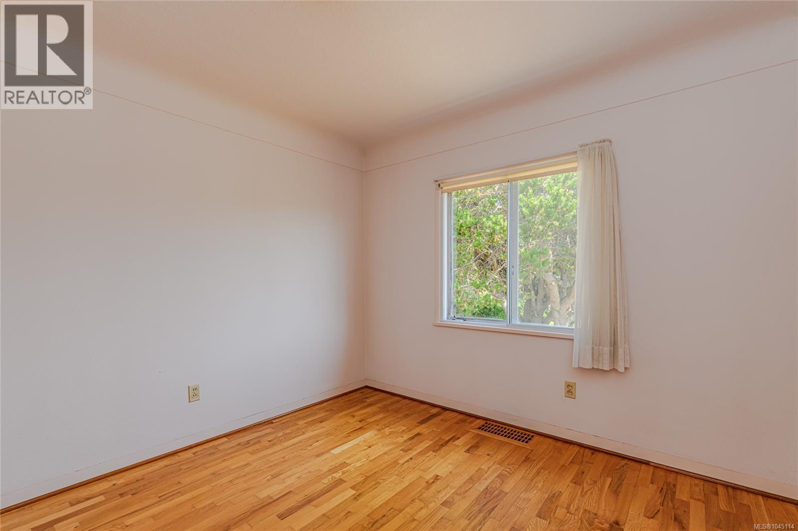 1040 Craigflower Rd, Esquimalt, British Columbia  V9A 2Y1 - Photo 14 - 1045114