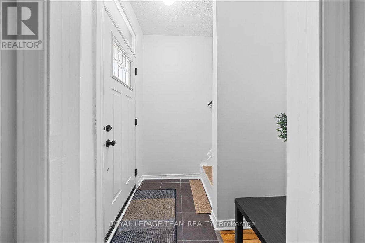 135 Upper Lorne Place, Ottawa, Ontario  K1R 7G8 - Photo 3 - X13652948