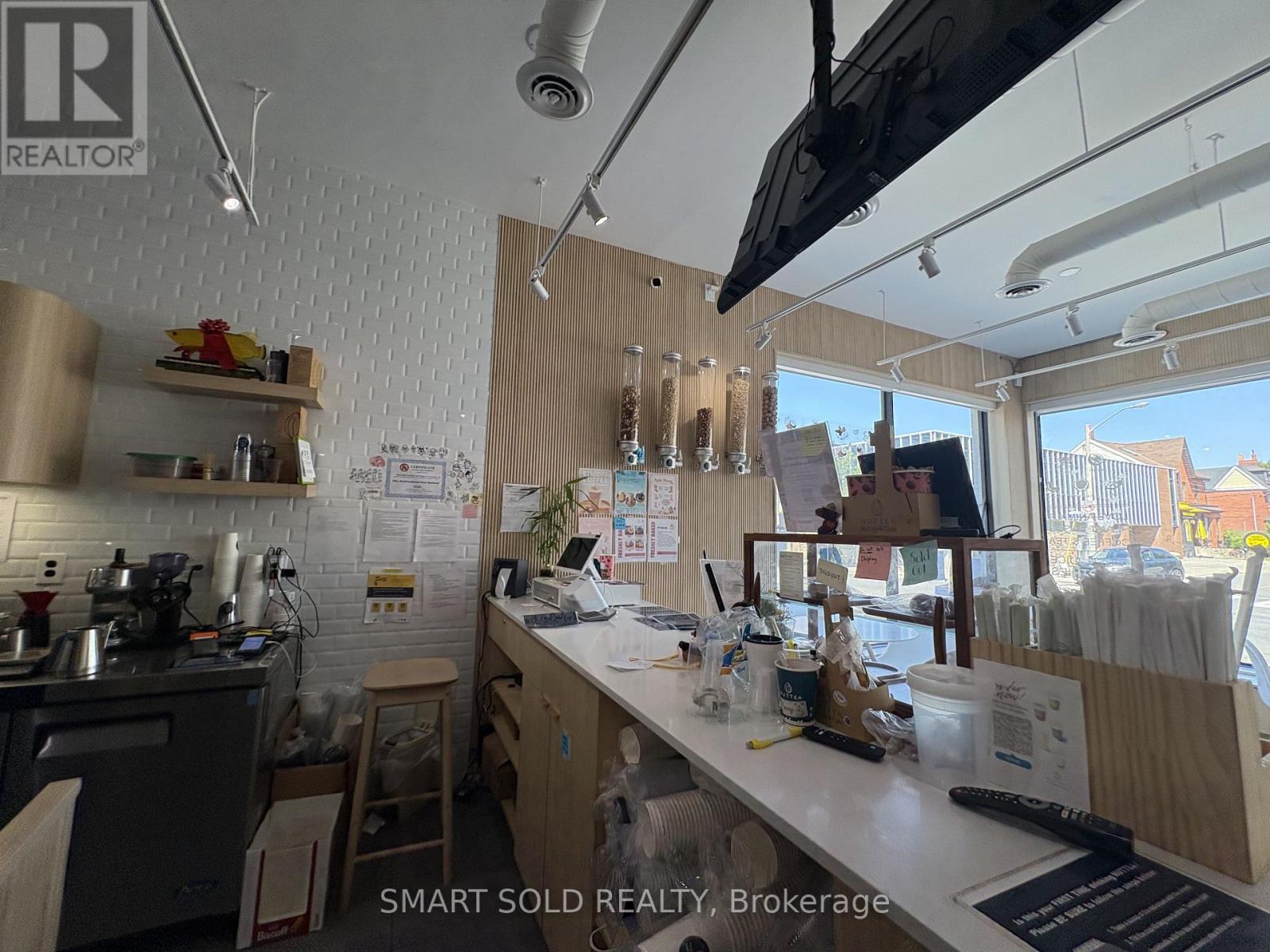 637 Bloor Street W, Toronto, Ontario  M6G 1K8 - Photo 10 - C13652902