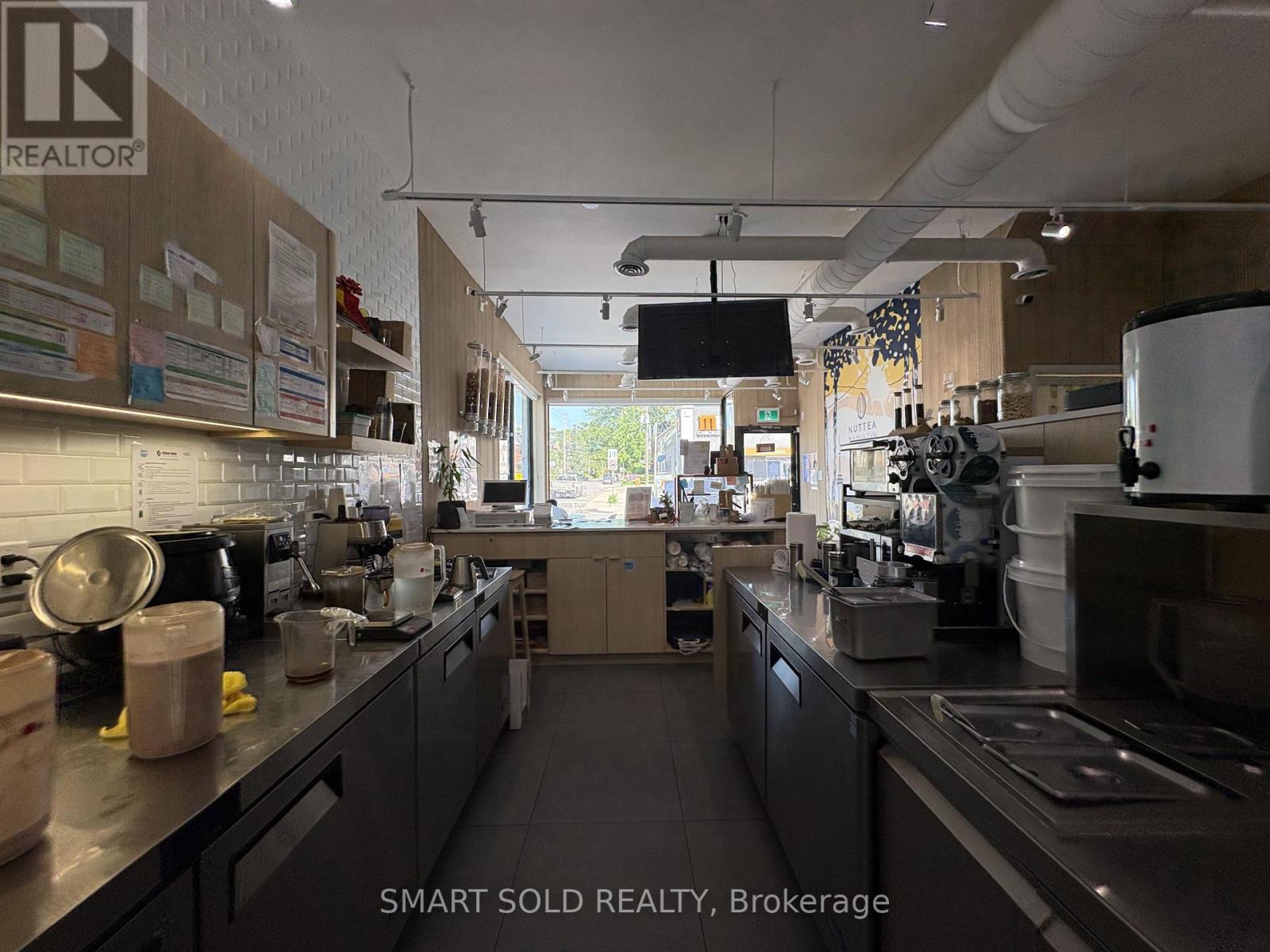 637 Bloor Street W, Toronto, Ontario  M6G 1K8 - Photo 11 - C13652902