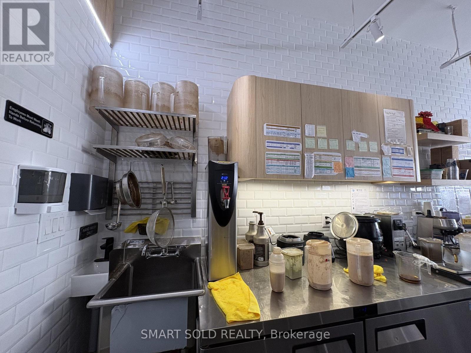 637 Bloor Street W, Toronto, Ontario  M6G 1K8 - Photo 13 - C13652902