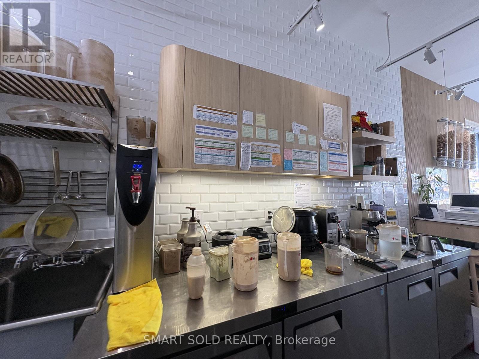 637 Bloor Street W, Toronto, Ontario  M6G 1K8 - Photo 14 - C13652902