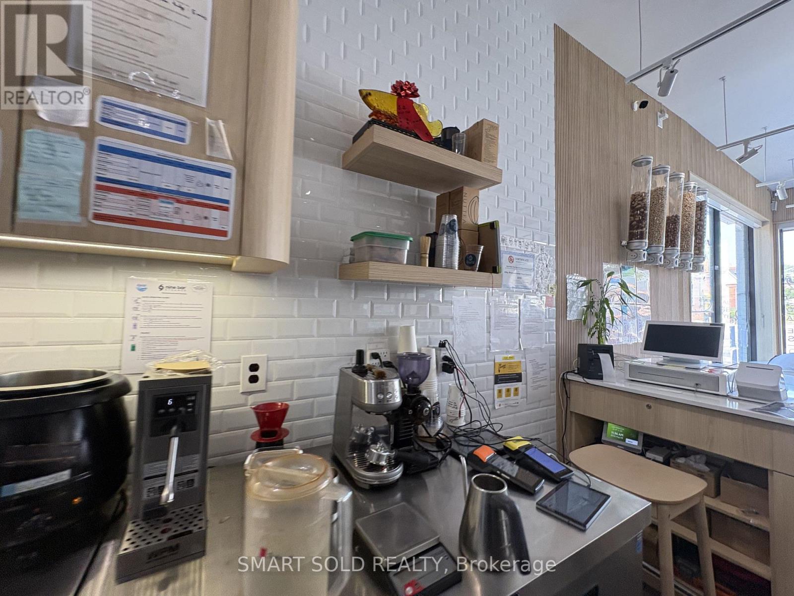 637 Bloor Street W, Toronto, Ontario  M6G 1K8 - Photo 15 - C13652902