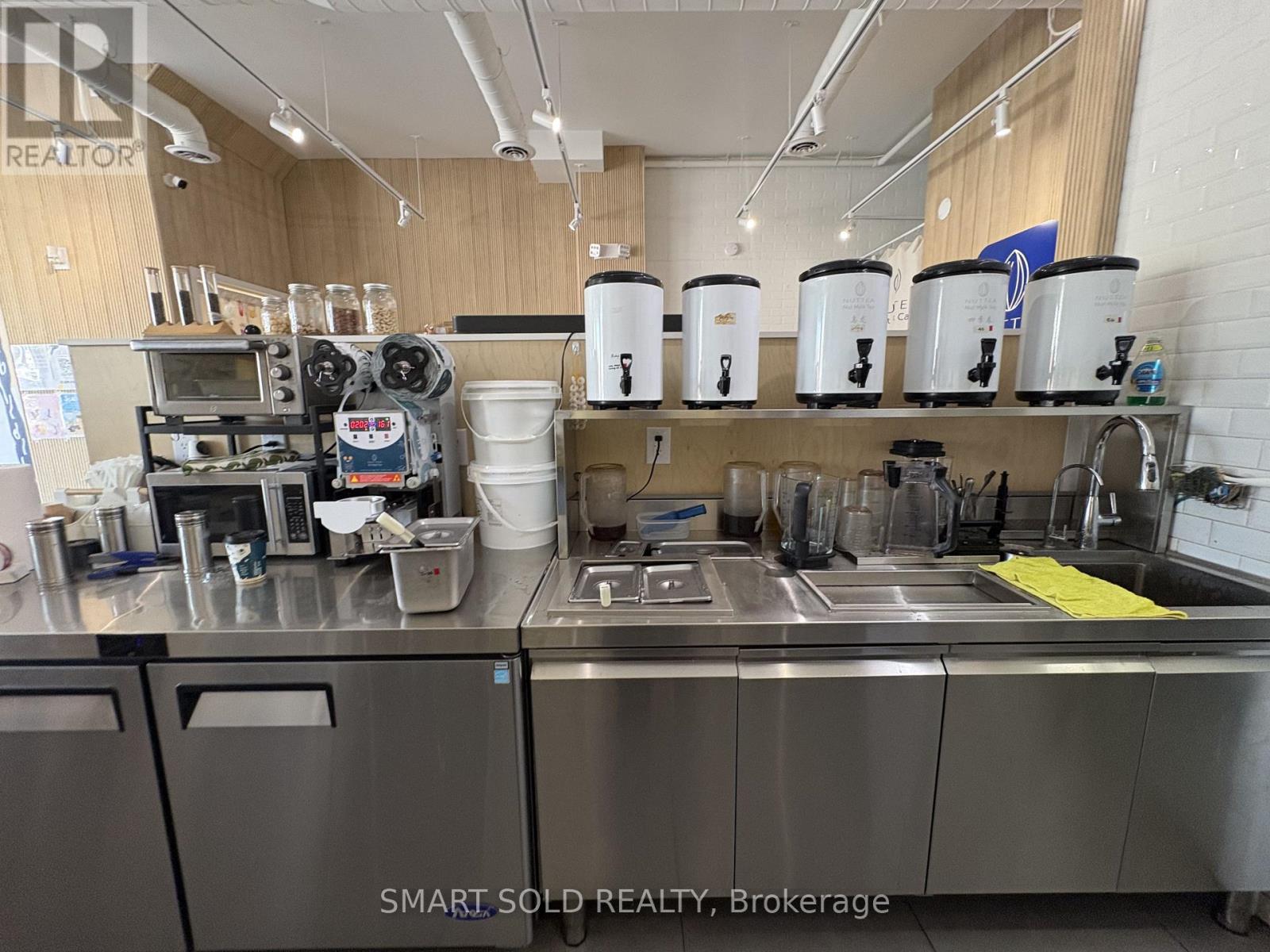 637 Bloor Street W, Toronto, Ontario  M6G 1K8 - Photo 18 - C13652902