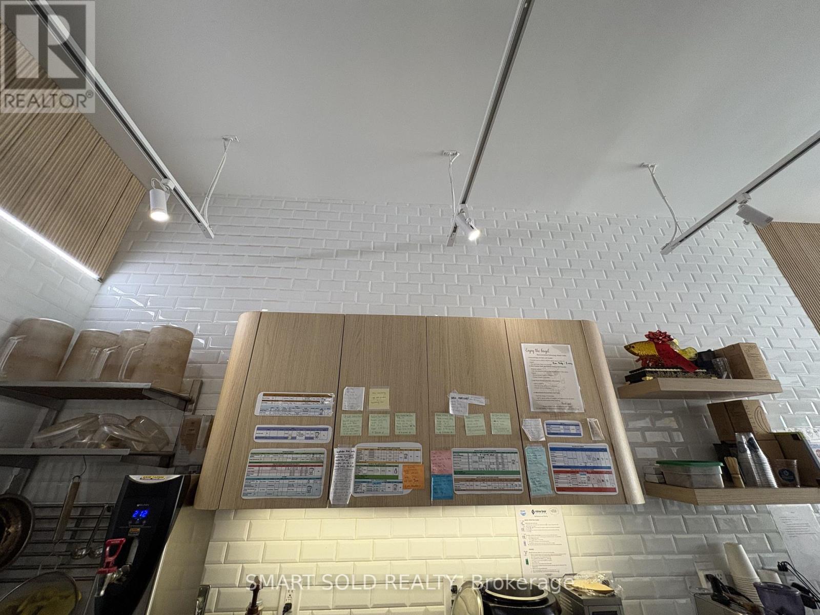 637 Bloor Street W, Toronto, Ontario  M6G 1K8 - Photo 19 - C13652902