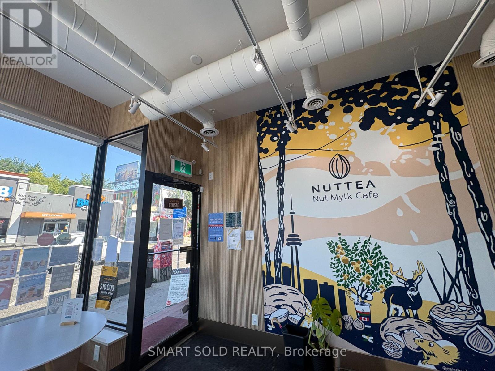 637 Bloor Street W, Toronto, Ontario  M6G 1K8 - Photo 3 - C13652902