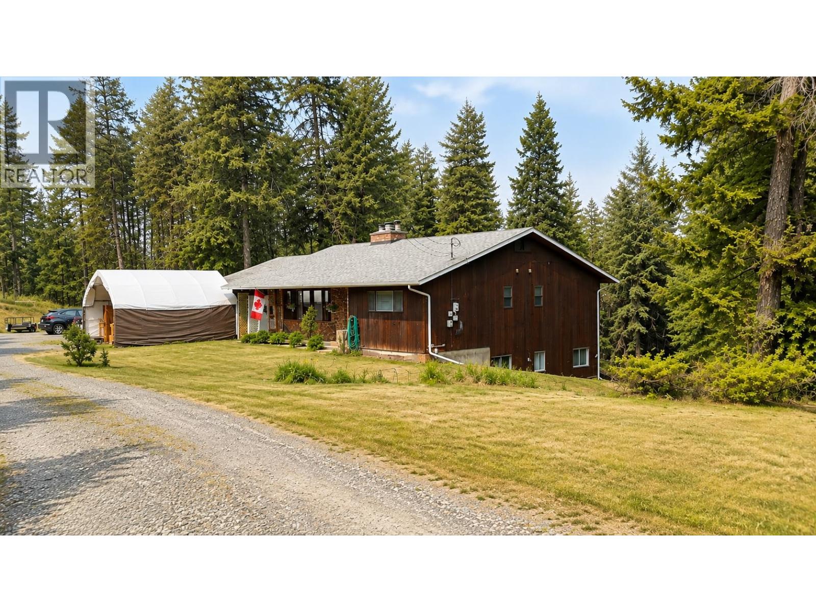 816 Roberts Drive, Esler / Dog Creek, British Columbia  V2G 3K8 - Photo 2 - R3153800