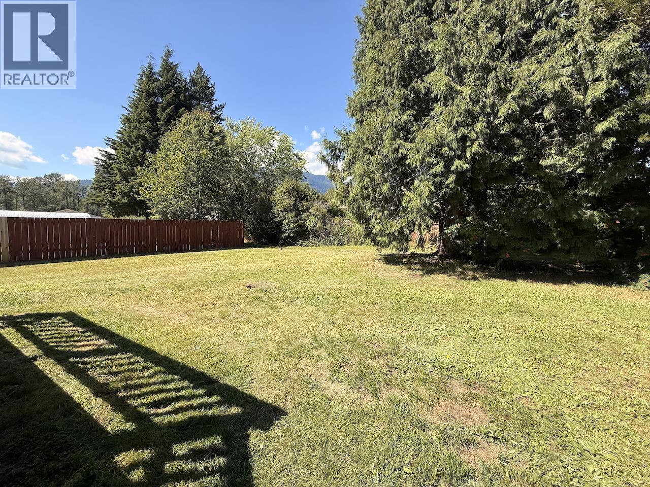 15 Nadina Street, Kitimat, British Columbia  V8C 2A3 - Photo 3 - R3153843