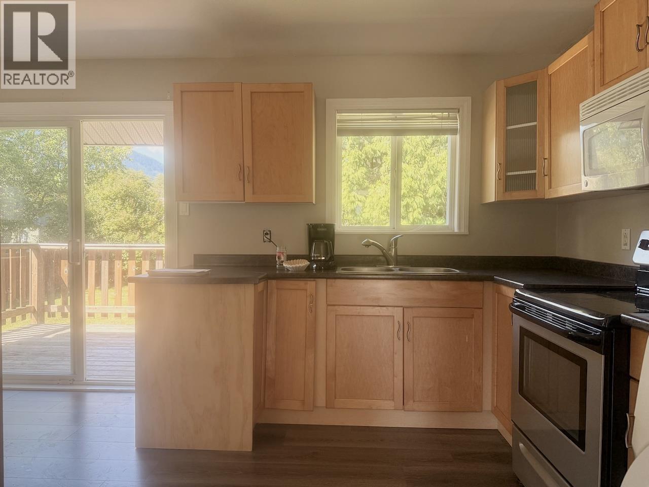 15 Nadina Street, Kitimat, British Columbia  V8C 2A3 - Photo 11 - R3153843