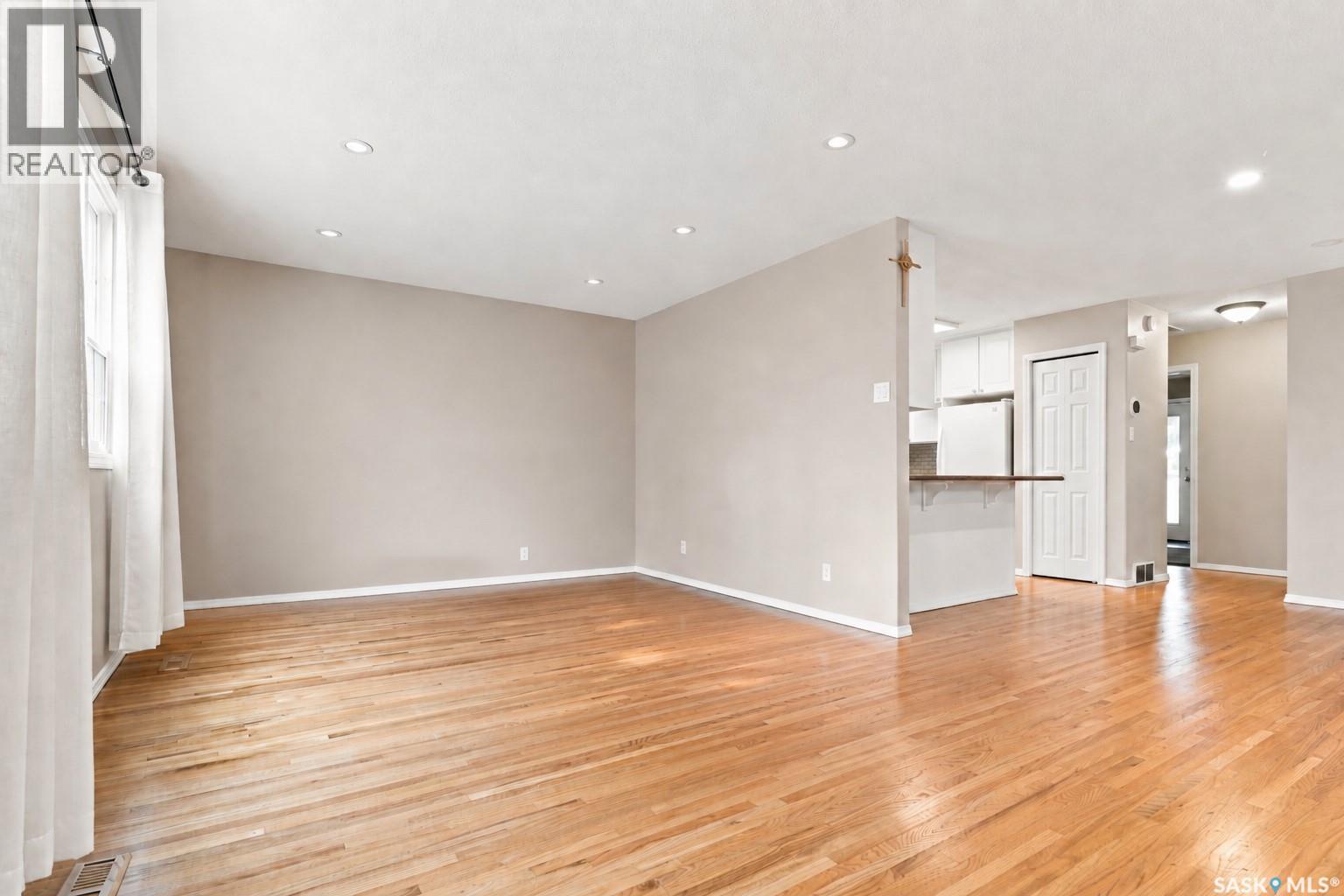 133 Lloyd Crescent, Saskatoon, Saskatchewan  S7L 4Y8 - Photo 5 - SK044652