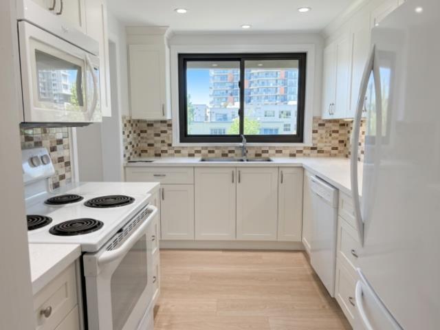 301 15317 Thrift Avenue, White Rock, British Columbia  V4B 2L4 - Photo 10 - R3116013