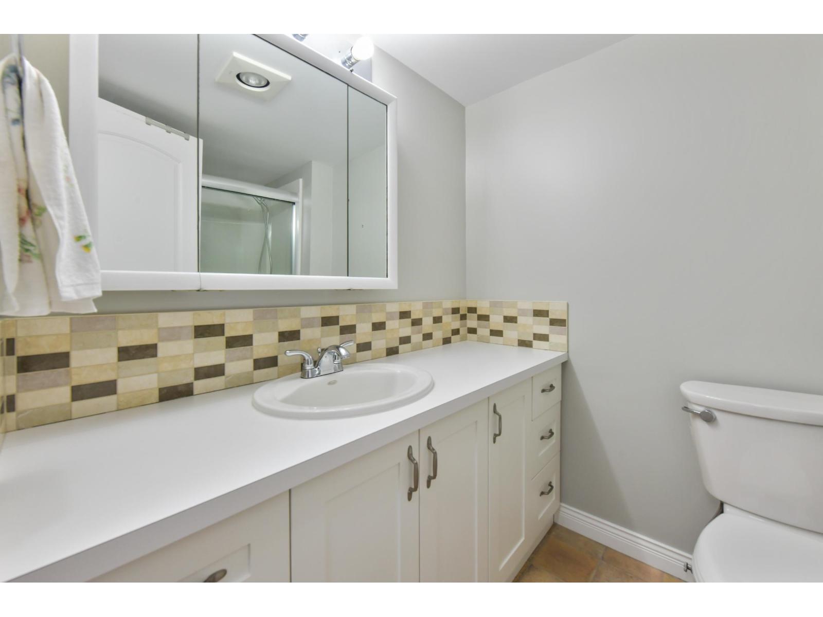 301 15317 Thrift Avenue, White Rock, British Columbia  V4B 2L4 - Photo 21 - R3116013