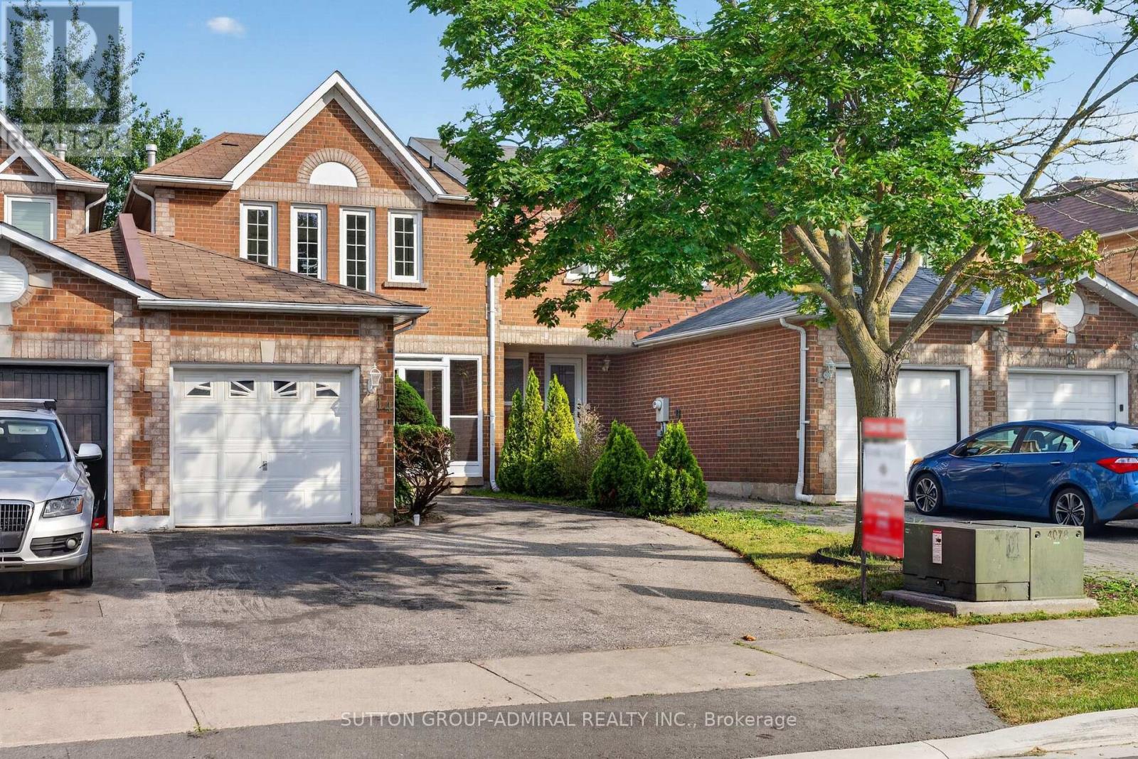14 Mullis Crescent, Brampton, Ontario  L6Y 4T3 - Photo 3 - W13652884