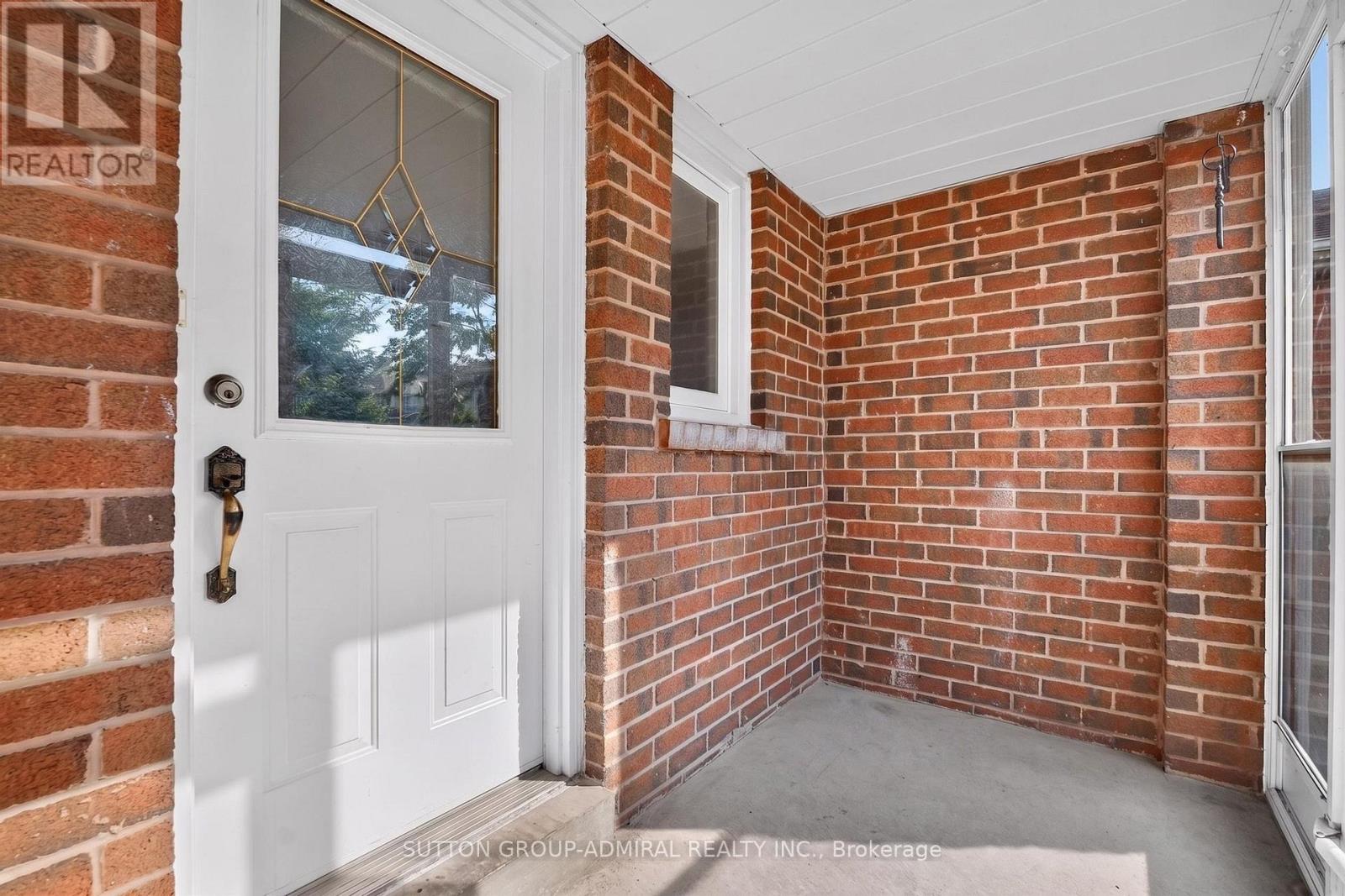 14 Mullis Crescent, Brampton, Ontario  L6Y 4T3 - Photo 7 - W13652884