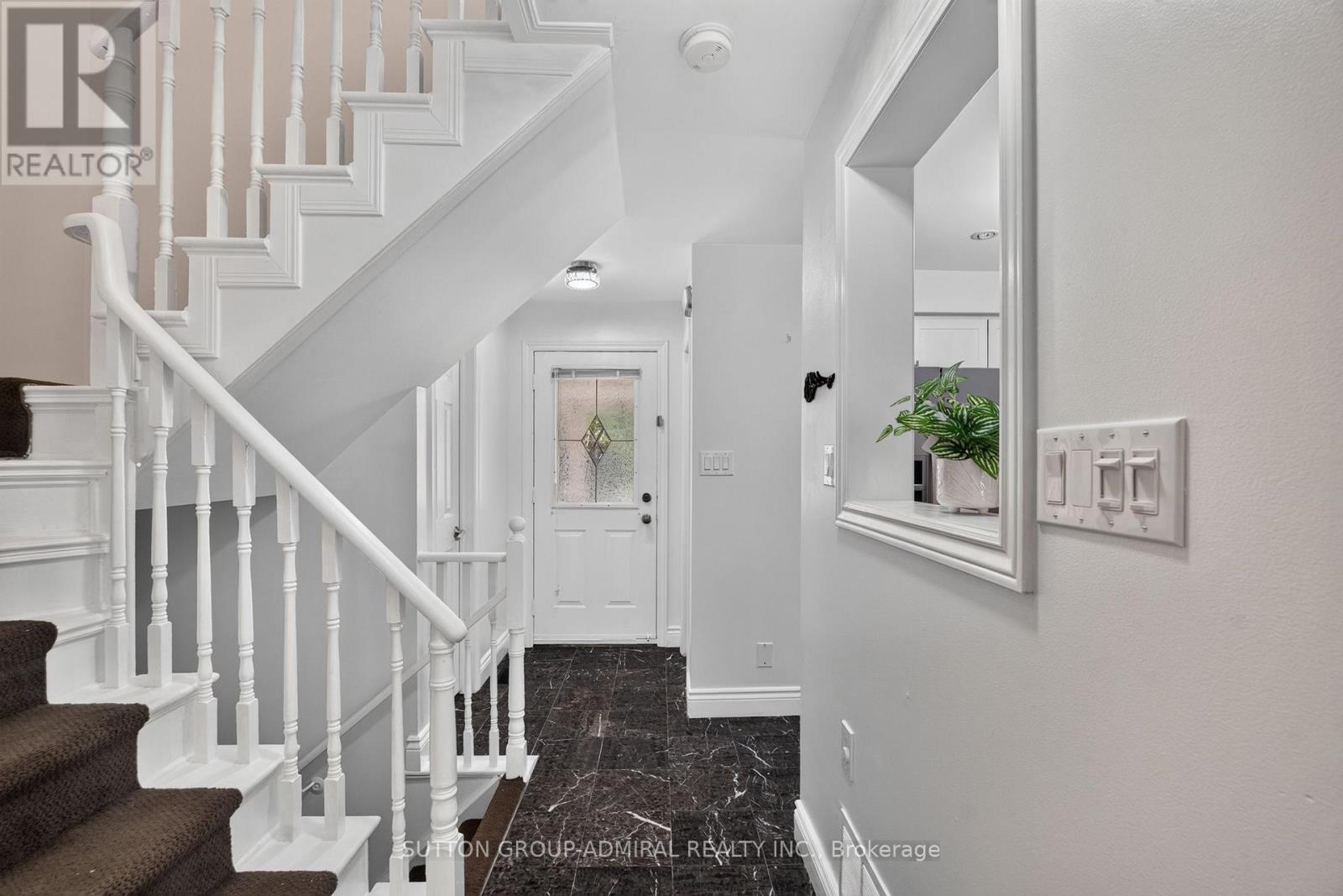 14 Mullis Crescent, Brampton, Ontario  L6Y 4T3 - Photo 9 - W13652884