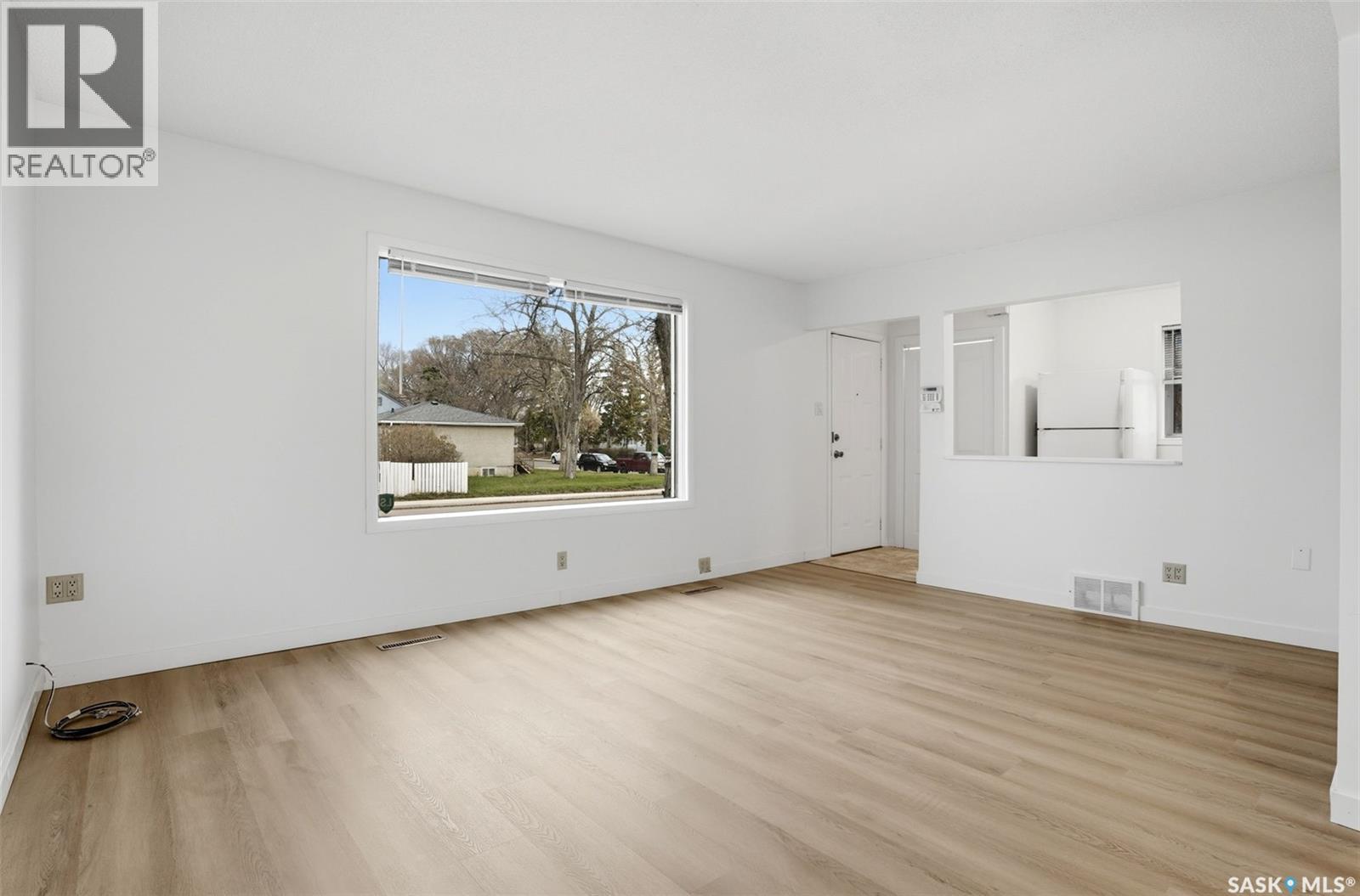 4015 2nd Avenue, Regina, Saskatchewan  S4T 0B3 - Photo 4 - SK044997