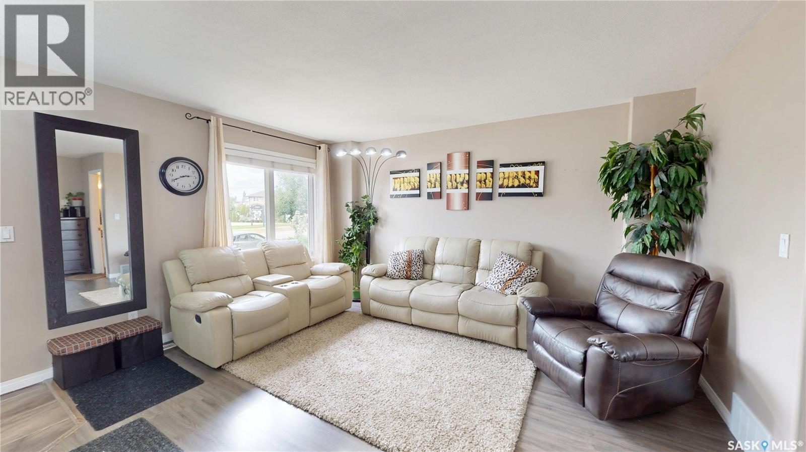 2933 Mcclocklin Road, Saskatoon, Saskatchewan S7R 0A1 - Photo 3 - SK044913