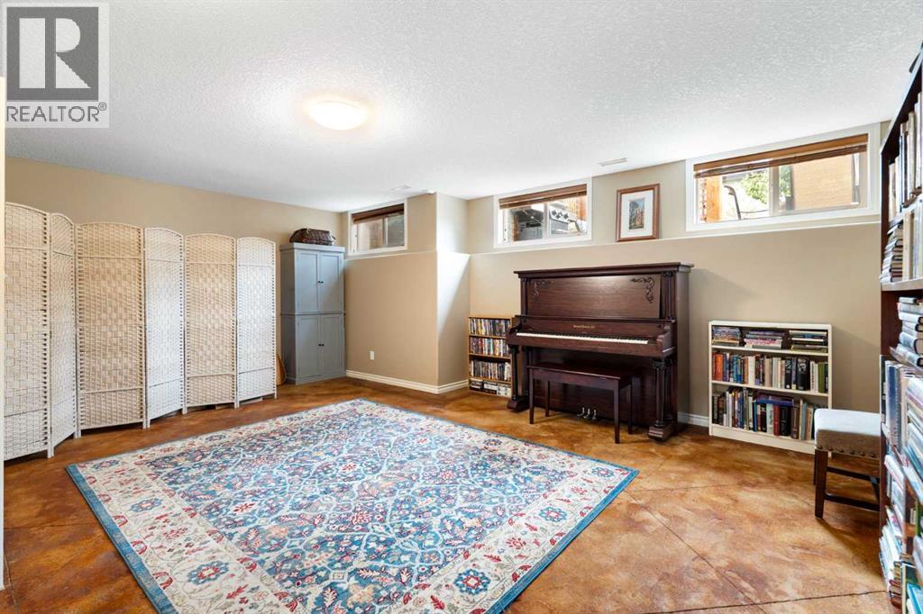 19 Rockmont Court NW, Calgary, Alberta  T3G 5V8 - Photo 22 - A2335201