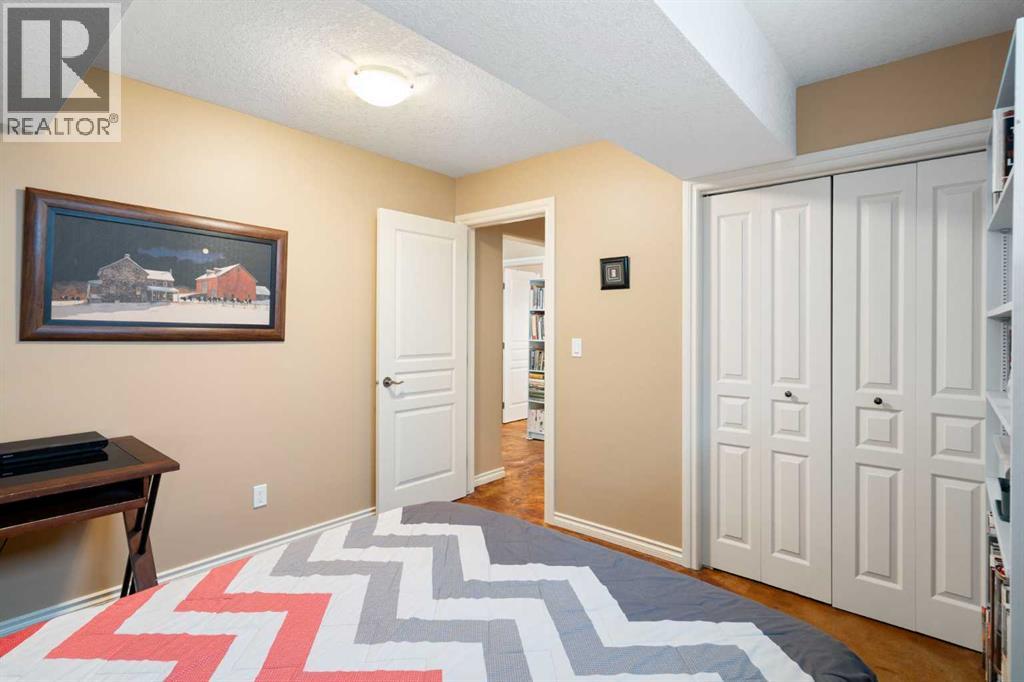 19 Rockmont Court NW, Calgary, Alberta  T3G 5V8 - Photo 29 - A2335201