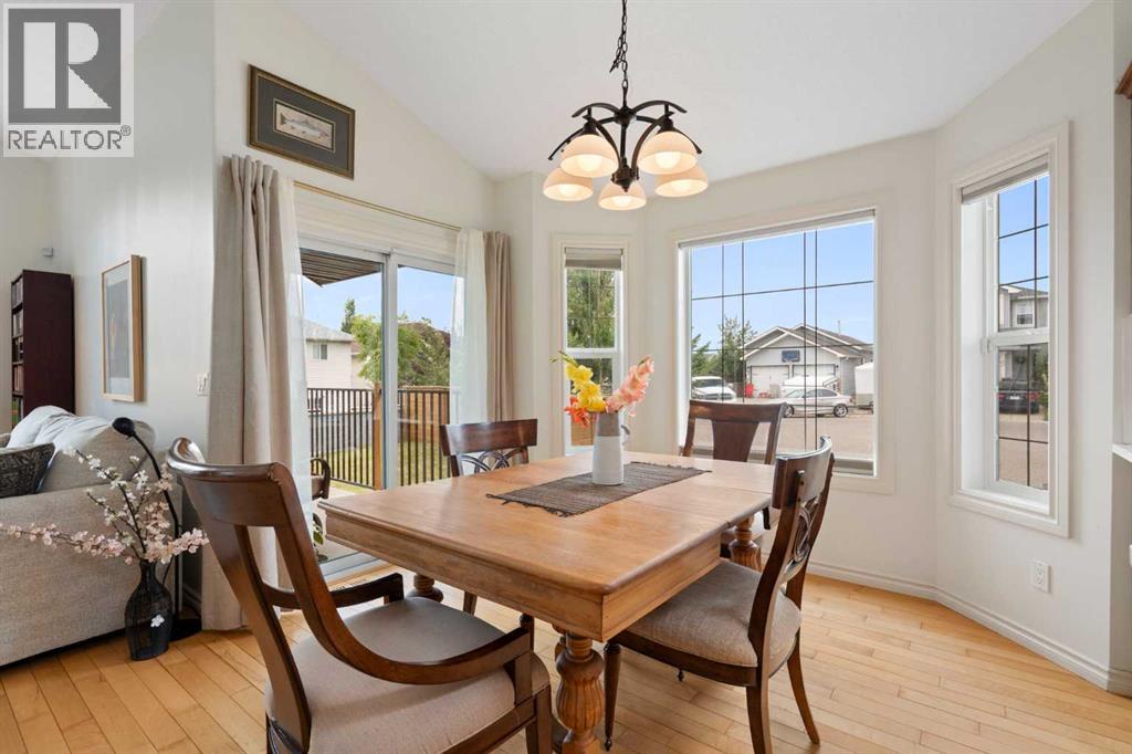 19 Rockmont Court NW, Calgary, Alberta  T3G 5V8 - Photo 8 - A2335201