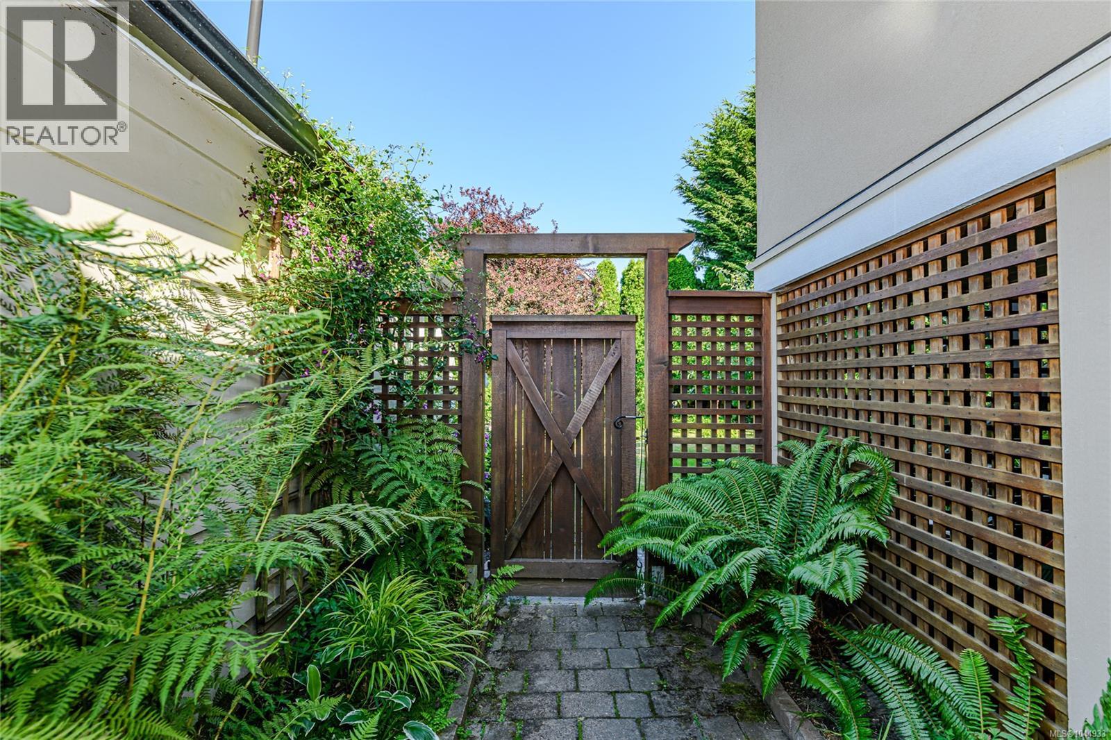 129 Moss St, Victoria, British Columbia  V8V 4M2 - Photo 35 - 1044933