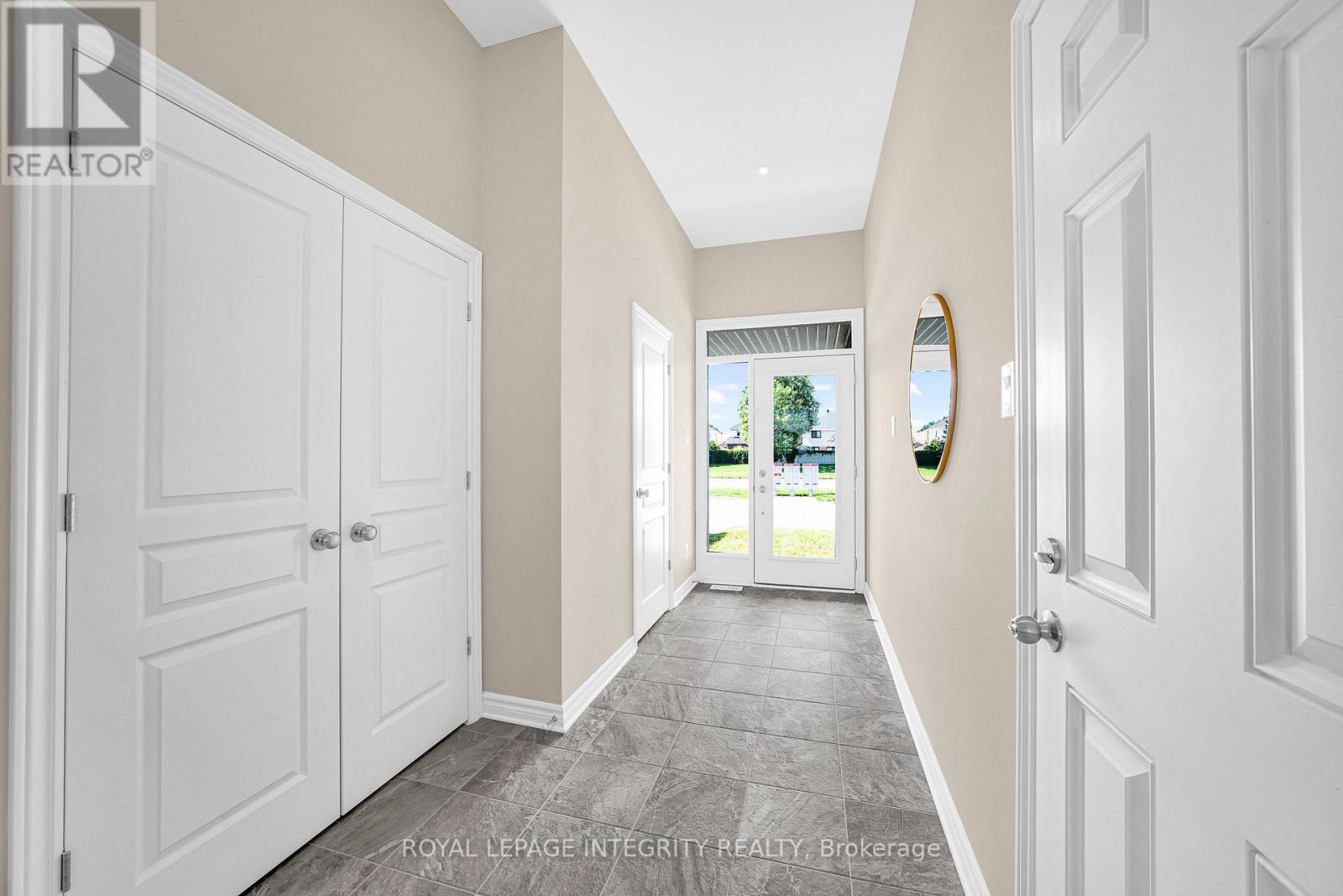 256 Dolce Crescent, Ottawa, Ontario  K1X 0B3 - Photo 2 - X13652982