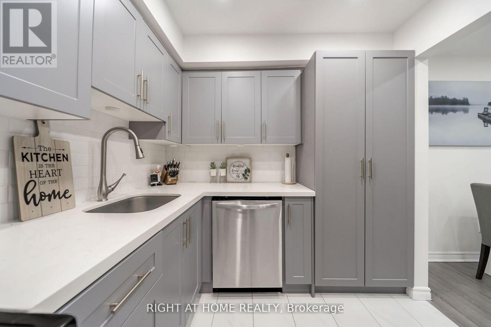 12 Lace Fern Way, Toronto, Ontario  M2J 4L9 - Photo 15 - C13652934