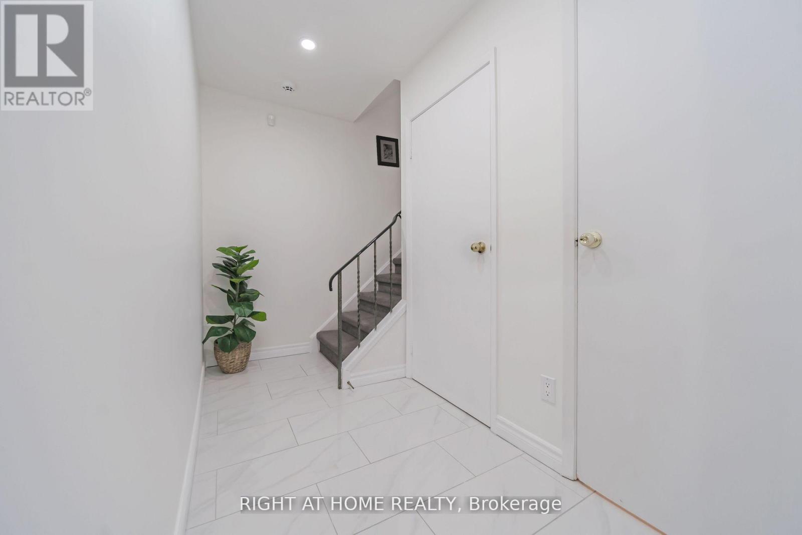 12 Lace Fern Way, Toronto, Ontario  M2J 4L9 - Photo 17 - C13652934