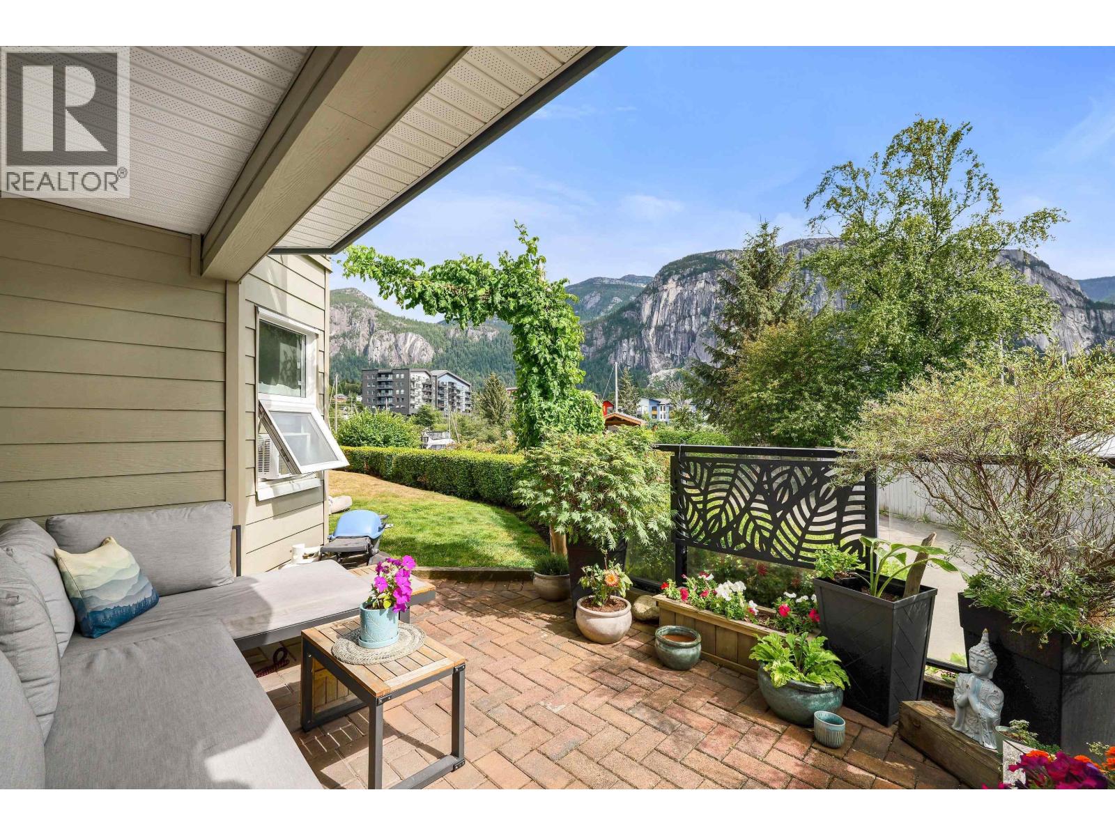 110 1468 Pemberton Avenue, Squamish, British Columbia  V8B 0K2 - Photo 1 - R3153833