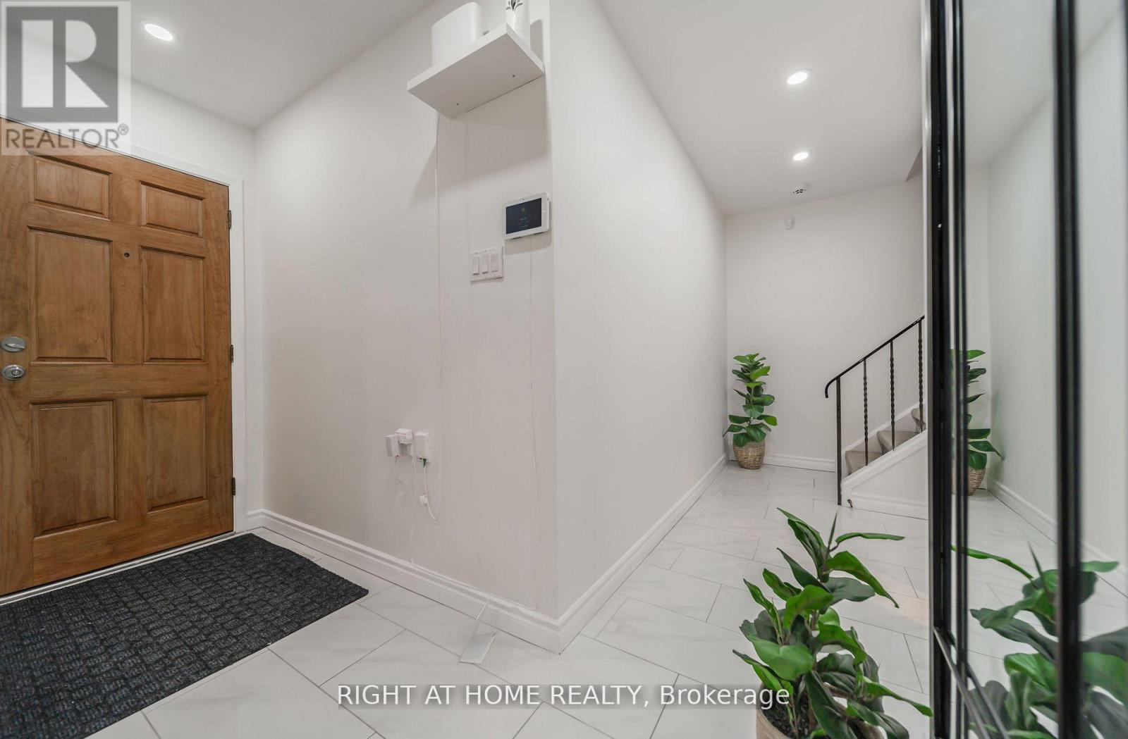 12 Lace Fern Way, Toronto, Ontario  M2J 4L9 - Photo 6 - C13652934