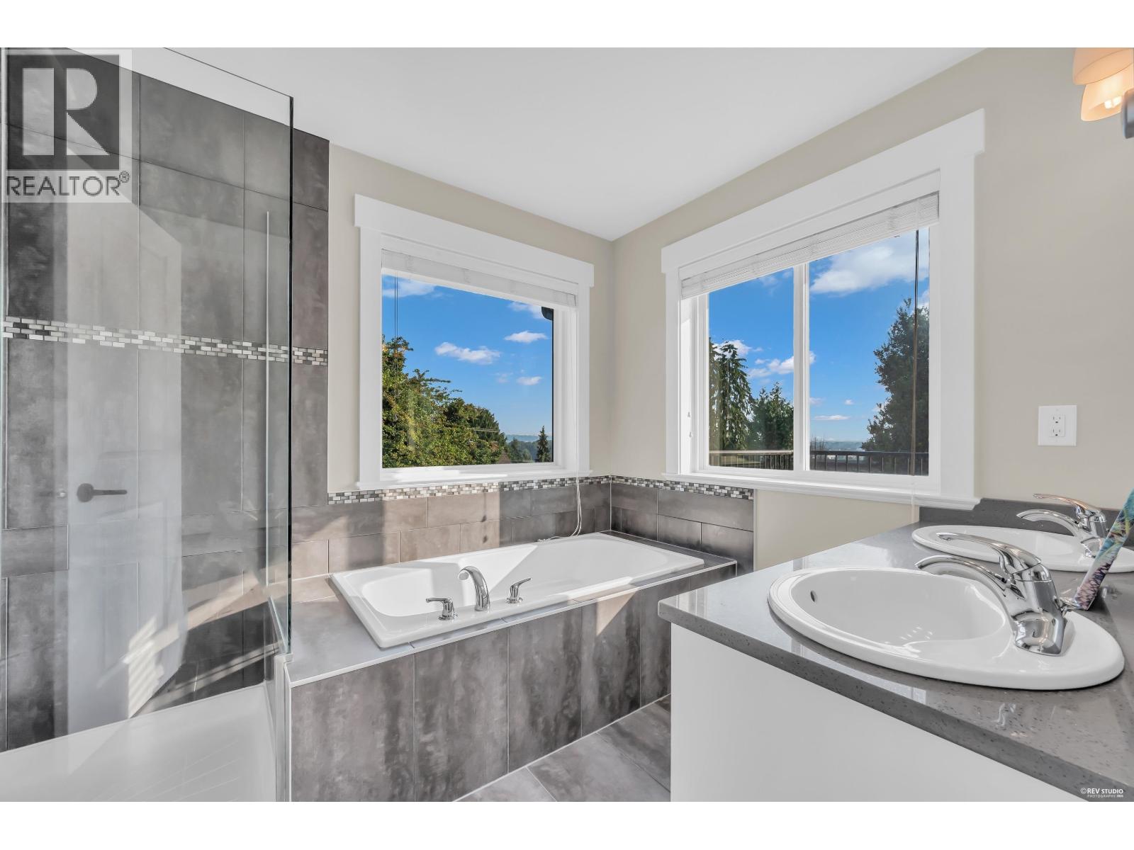 610 Thirteenth Street, New Westminster, British Columbia  V3M 4M2 - Photo 24 - R3153850