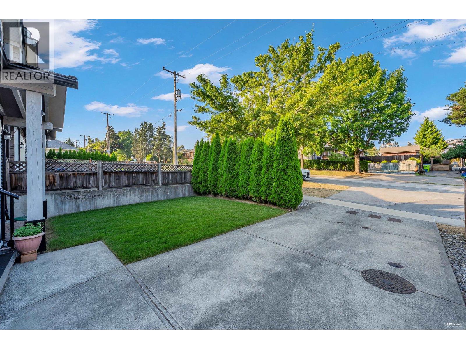 610 Thirteenth Street, New Westminster, British Columbia  V3M 4M2 - Photo 3 - R3153850