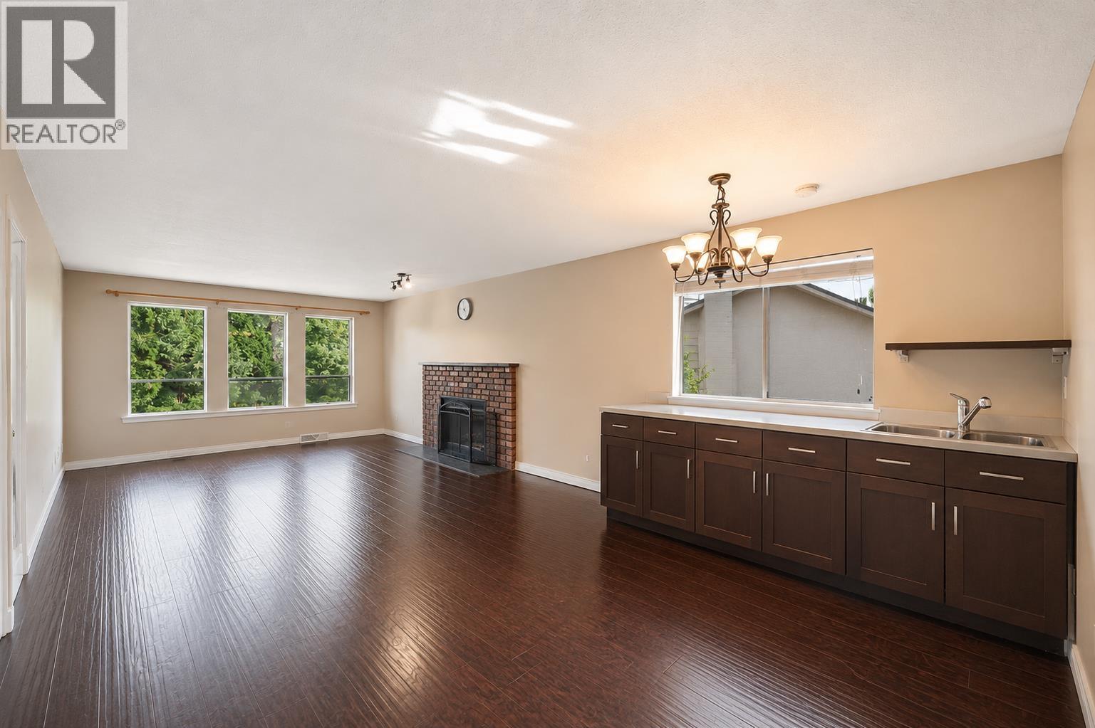 976 Hosmer Court, Coquitlam, British Columbia  V3C 4T8 - Photo 2 - R3153817
