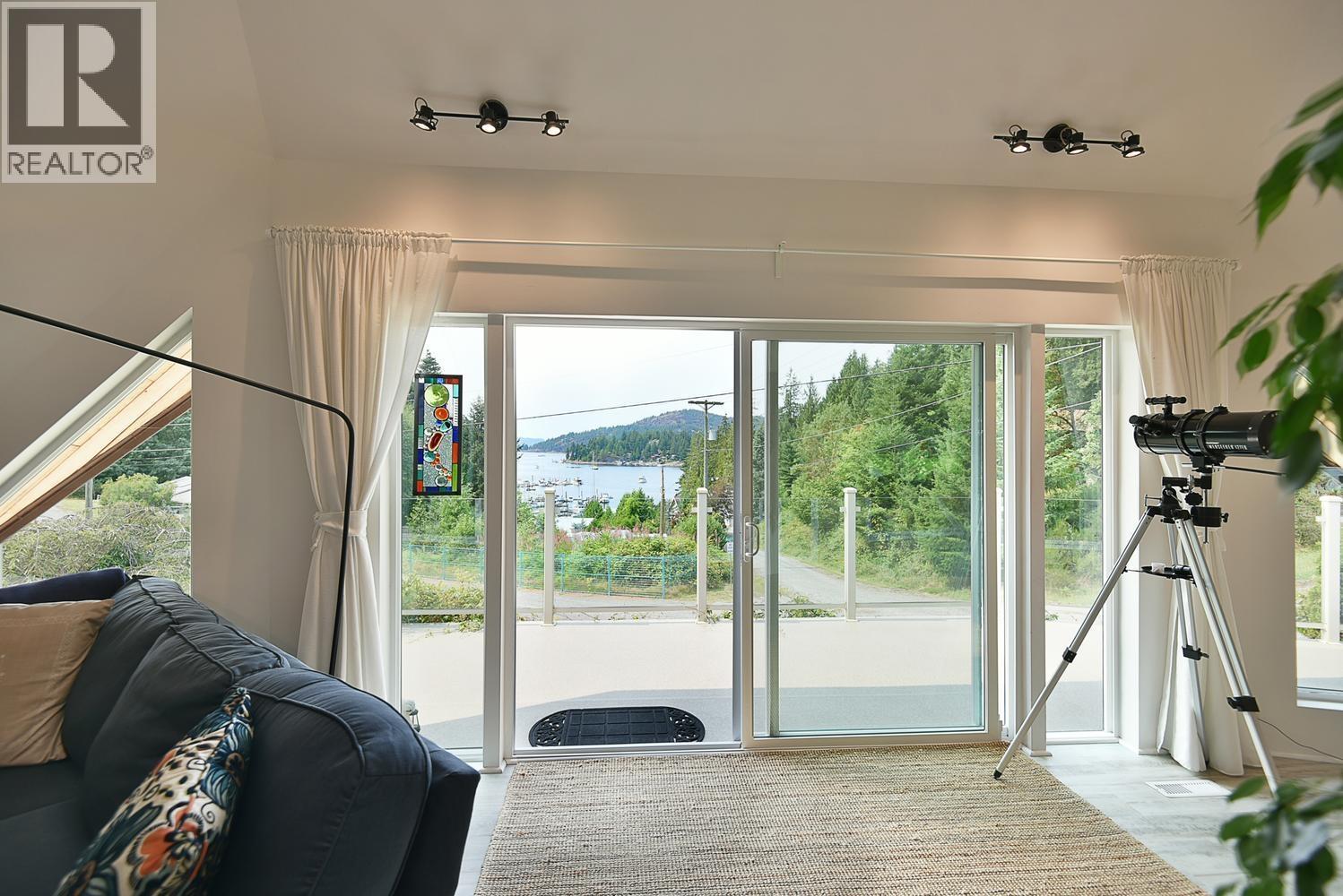 13031 Narrows Road, Madeira Park, British Columbia  V0N 2H1 - Photo 8 - R3153818