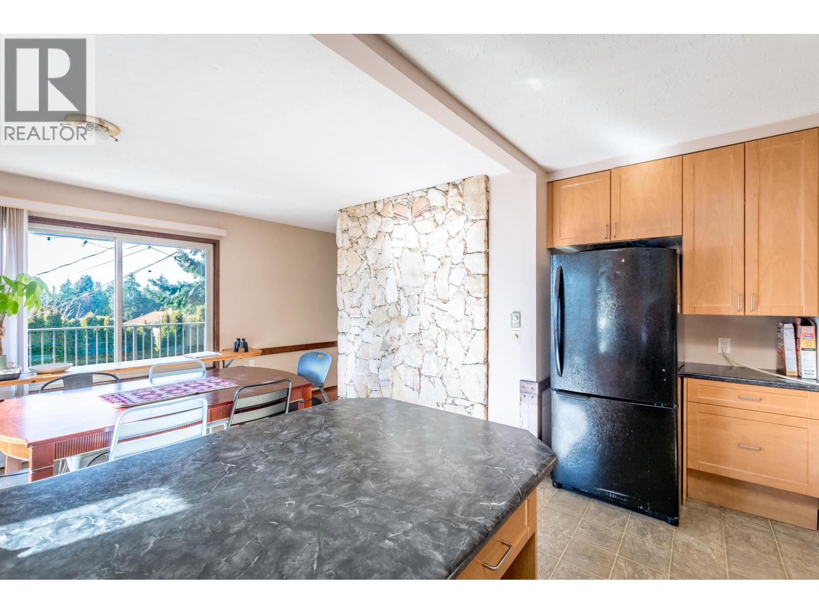 4902 Laurel Avenue, Sechelt, British Columbia  V7Z 0B7 - Photo 11 - R3153880