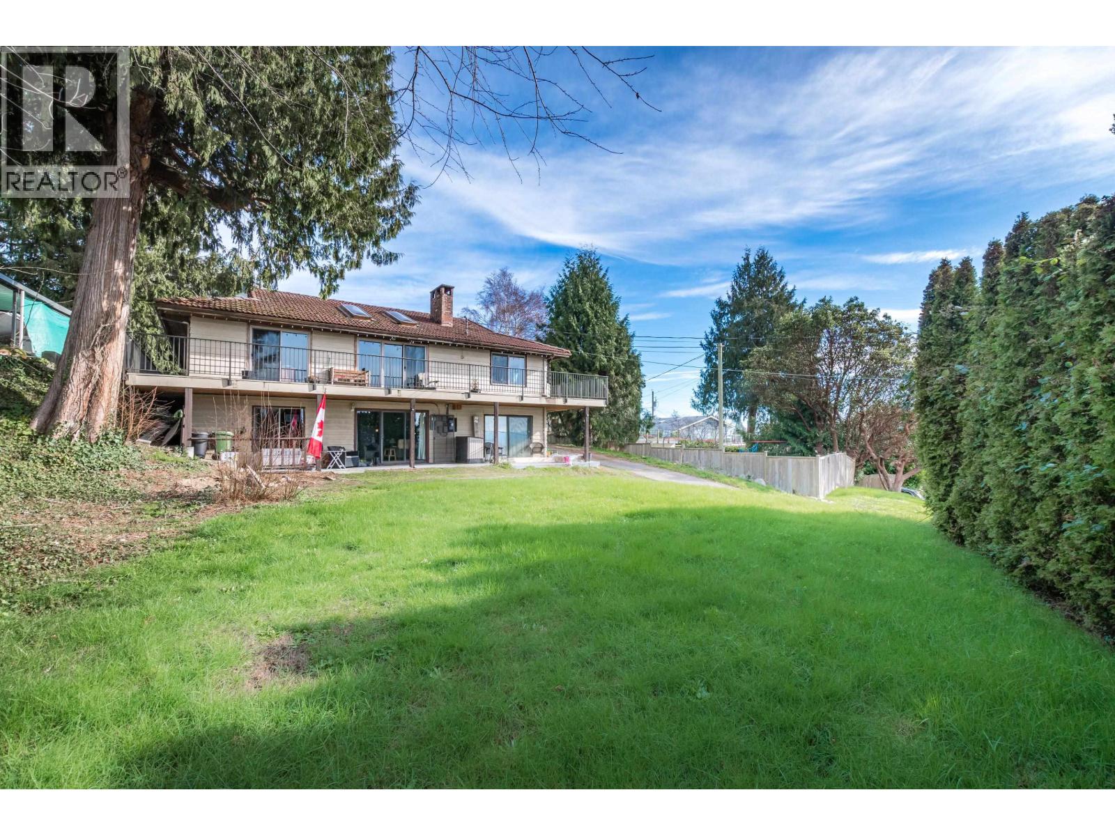 4902 Laurel Avenue, Sechelt, British Columbia  V7Z 0B7 - Photo 2 - R3153880