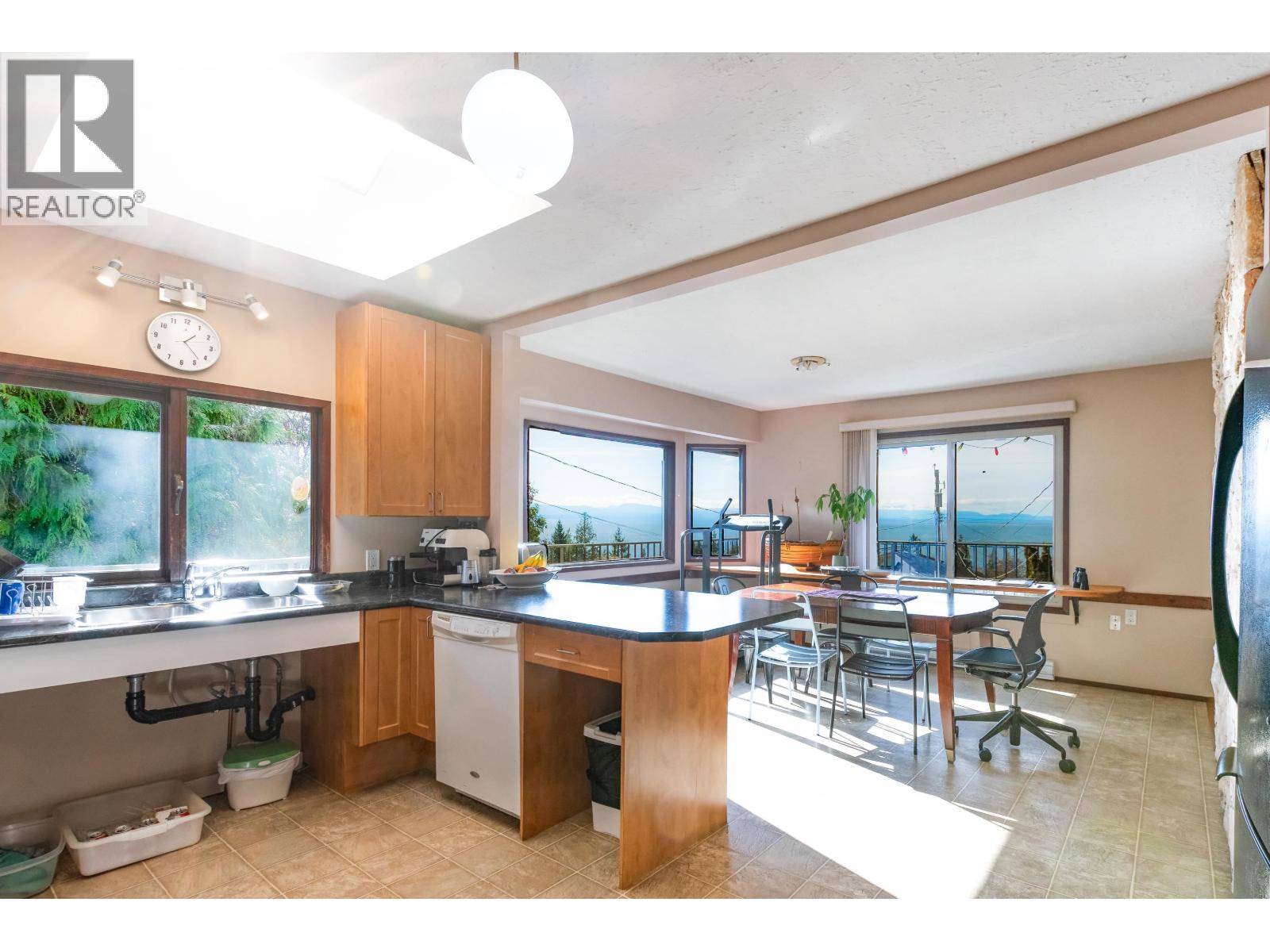 4902 Laurel Avenue, Sechelt, British Columbia  V7Z 0B7 - Photo 7 - R3153880