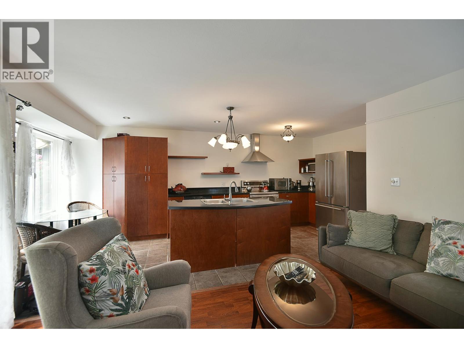 5875 Turnstone Crescent, Sechelt, British Columbia  V7Z 0L9 - Photo 3 - R3153889