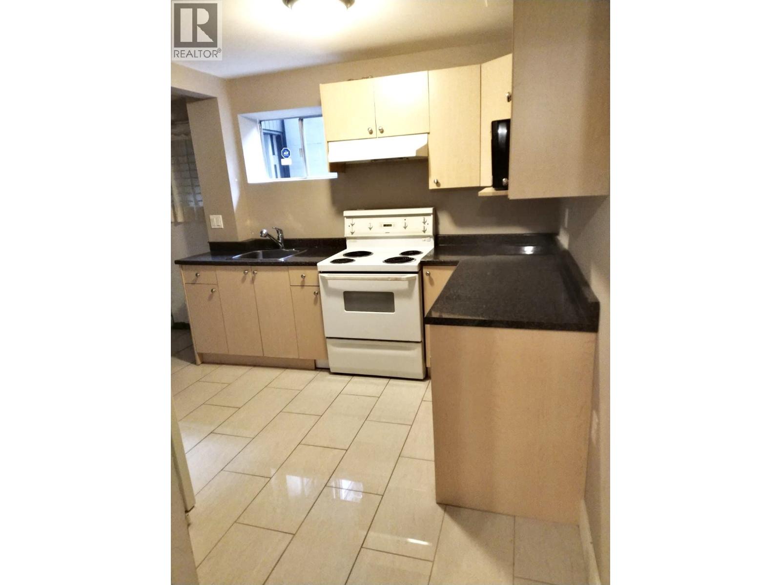 Basement 4897 Patrick Pl, Burnaby, British Columbia  V5J 3A5 - Photo 11 - R3153839