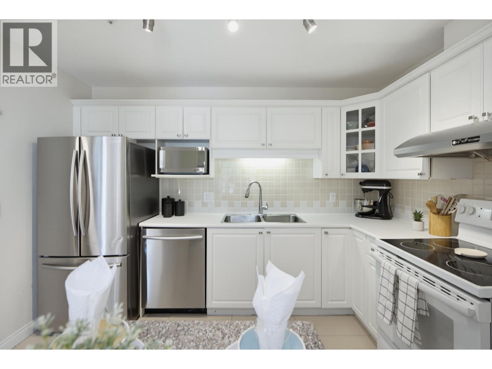 229 5735 Hampton Place, Vancouver, British Columbia  V6T 2G8 - Photo 3 - R3153547