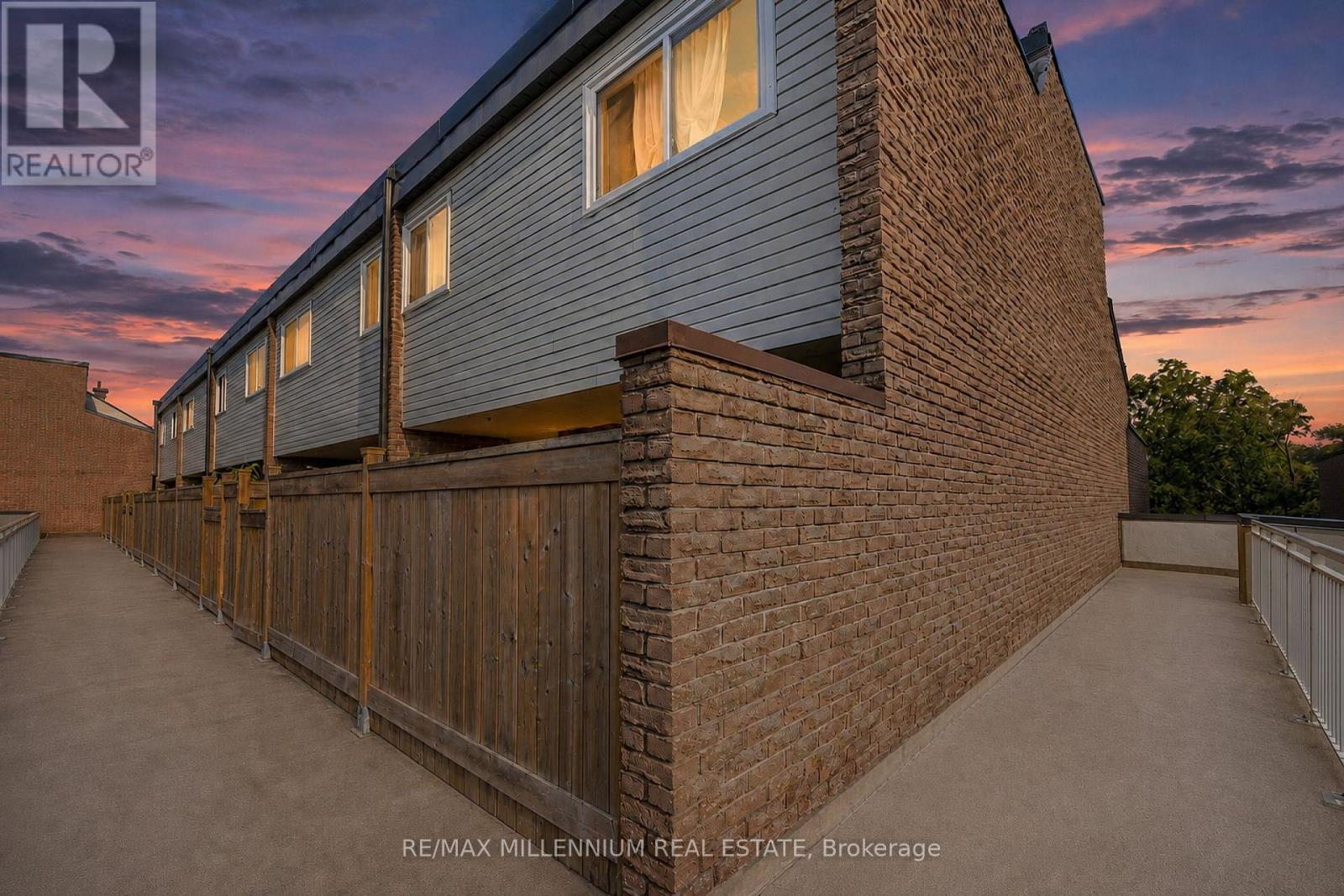 301 Milestone Crescent, Aurora, Ontario  L4G 3M2 - Photo 4 - N13652998
