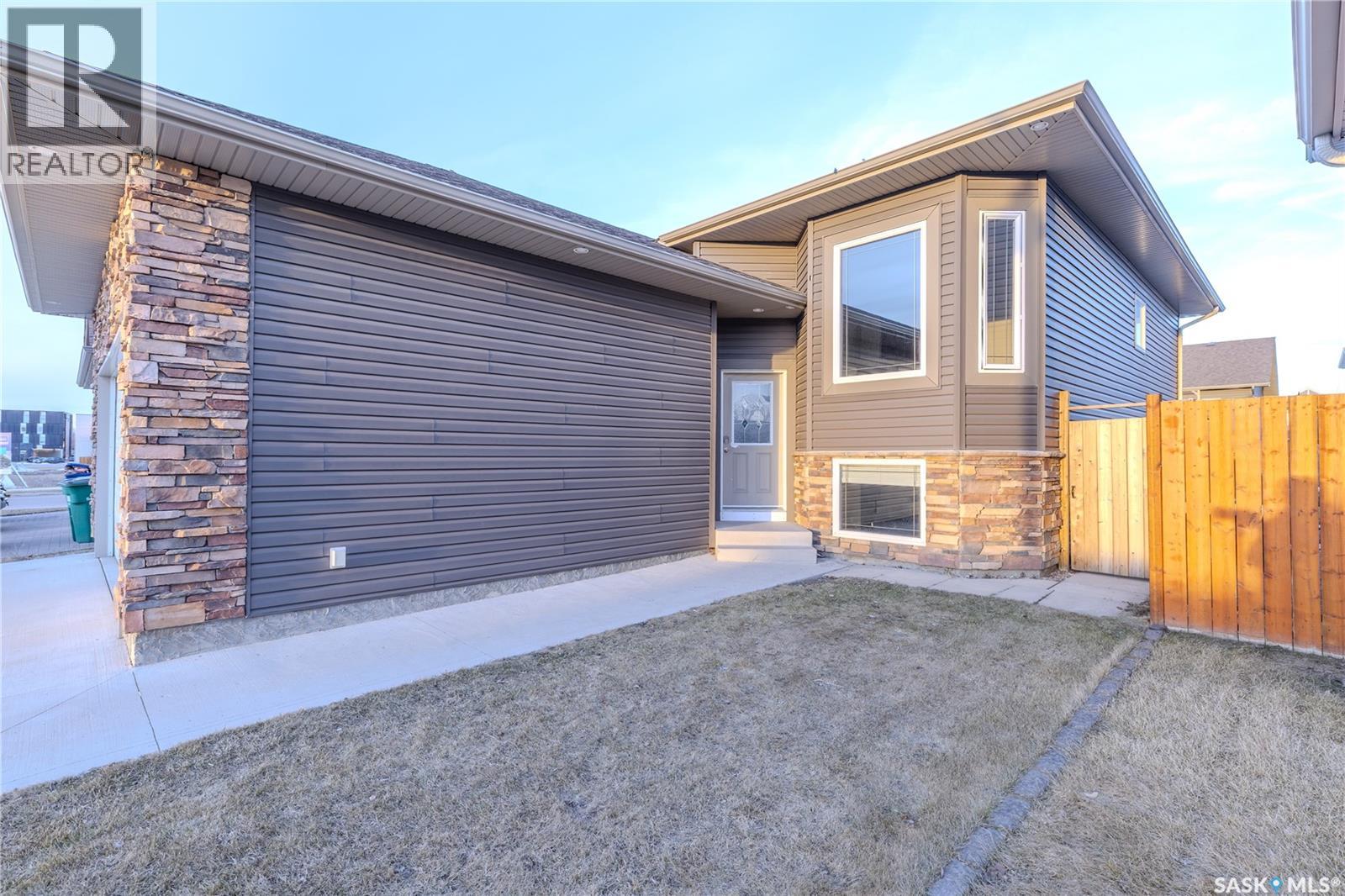 254 Macinnes Street, Saskatoon, Saskatchewan  S7T 0T2 - Photo 1 - SK044973
