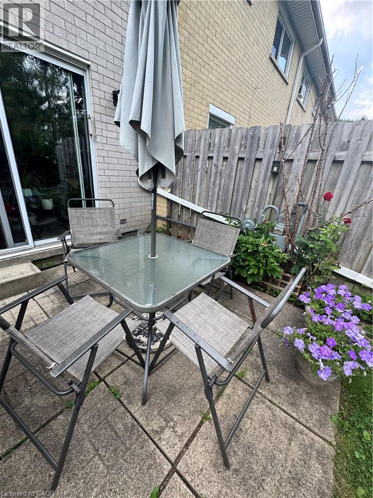 655 Albert Street Unit# J, Waterloo, Ontario  N2L 3V5 - Photo 12 - 40854067