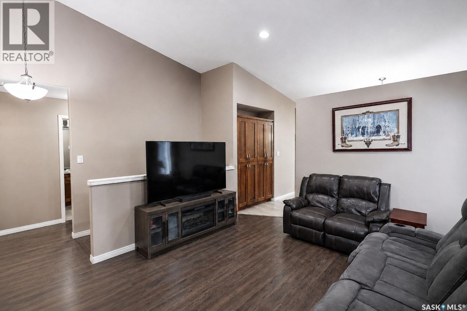 309 1851 Pederson Drive, Prince Albert, Saskatchewan  S6X 0B2 - Photo 5 - SK044653