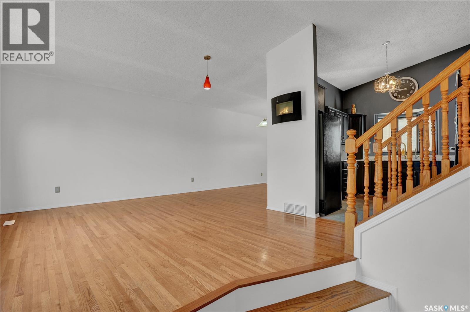 302 Doiron Road N, Regina, Saskatchewan  S4Y 1G1 - Photo 3 - SK044933