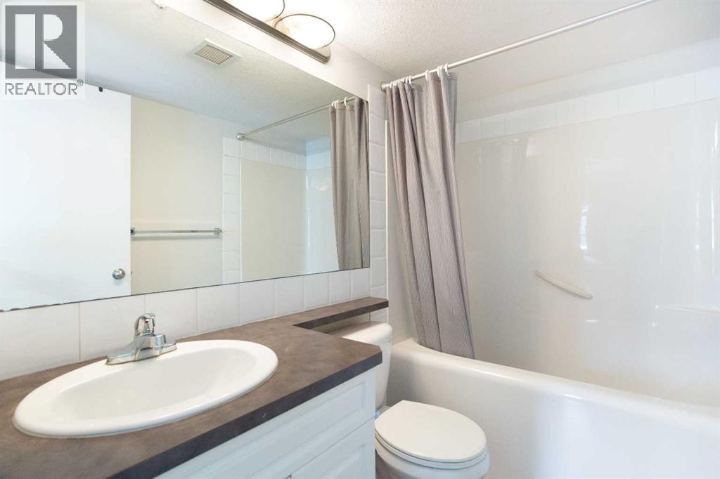 210, 2000 Applevillage Court Se, Calgary, Alberta T2A 7Z4 - Photo 13 - A2329799