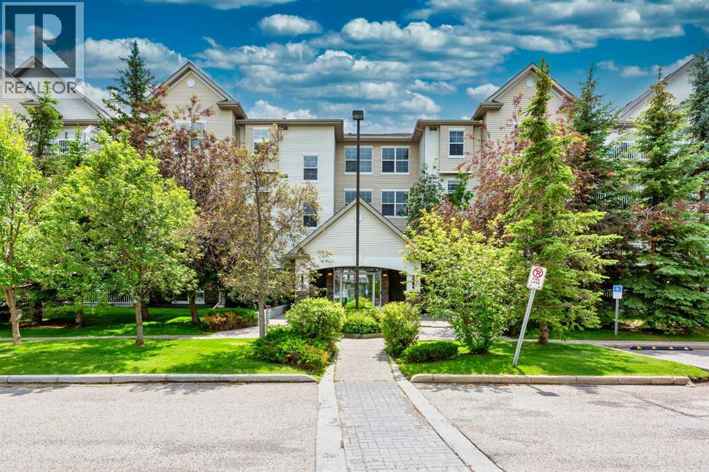 210, 2000 Applevillage Court SE, Calgary, Alberta